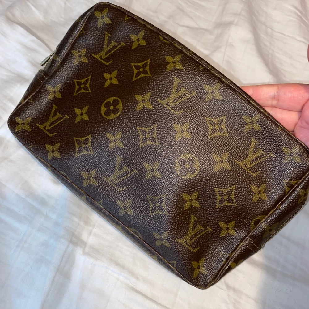 Louis Vuitton Trousse 23